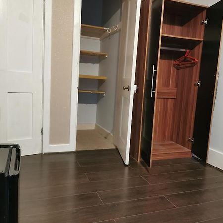 Neat Double Room Londen Buitenkant foto
