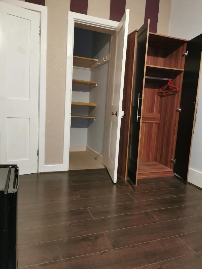Neat Double Room Londen Buitenkant foto
