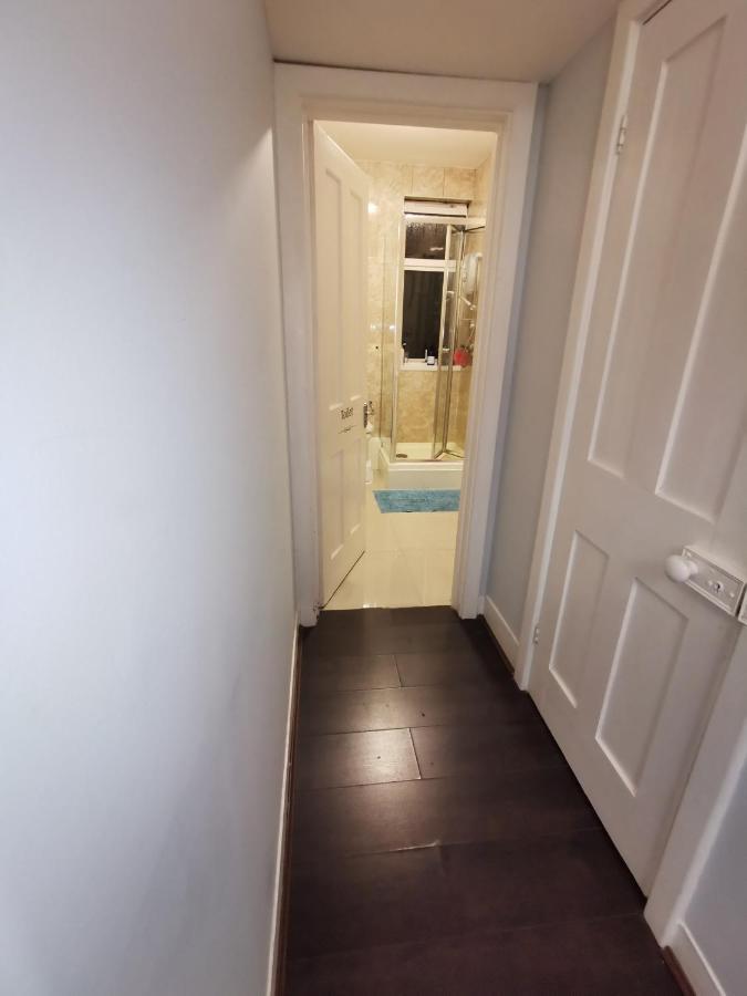 Neat Double Room Londen Buitenkant foto
