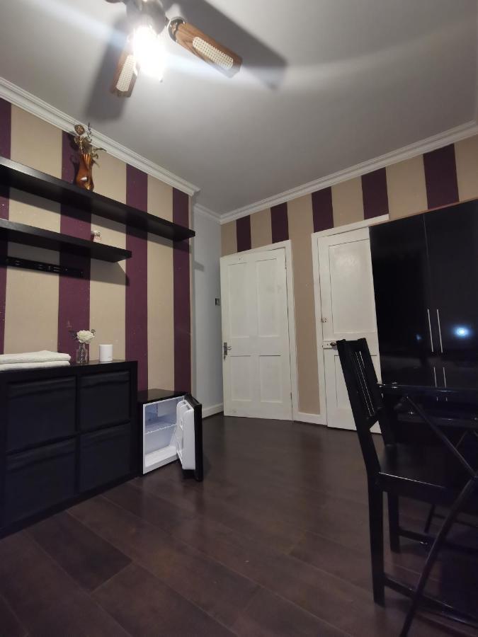 Neat Double Room Londen Buitenkant foto