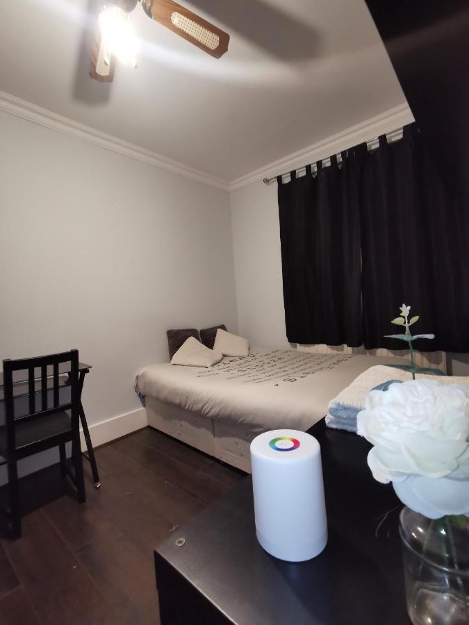 Neat Double Room Londen Buitenkant foto