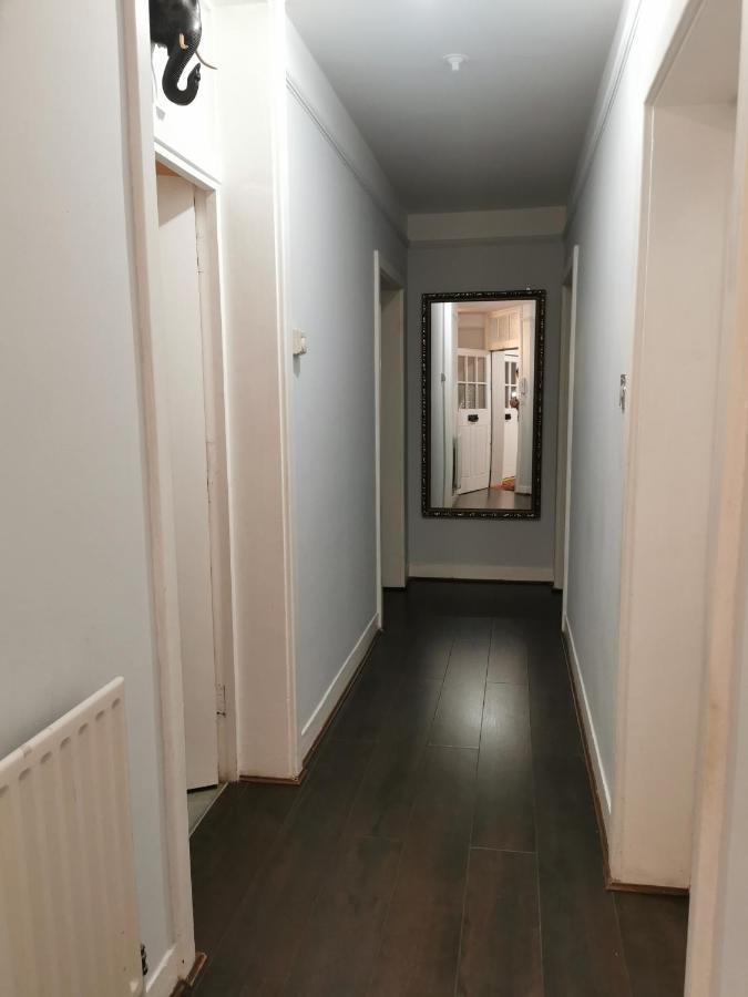 Neat Double Room Londen Buitenkant foto